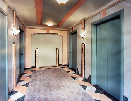 Elevator front before the first renovation